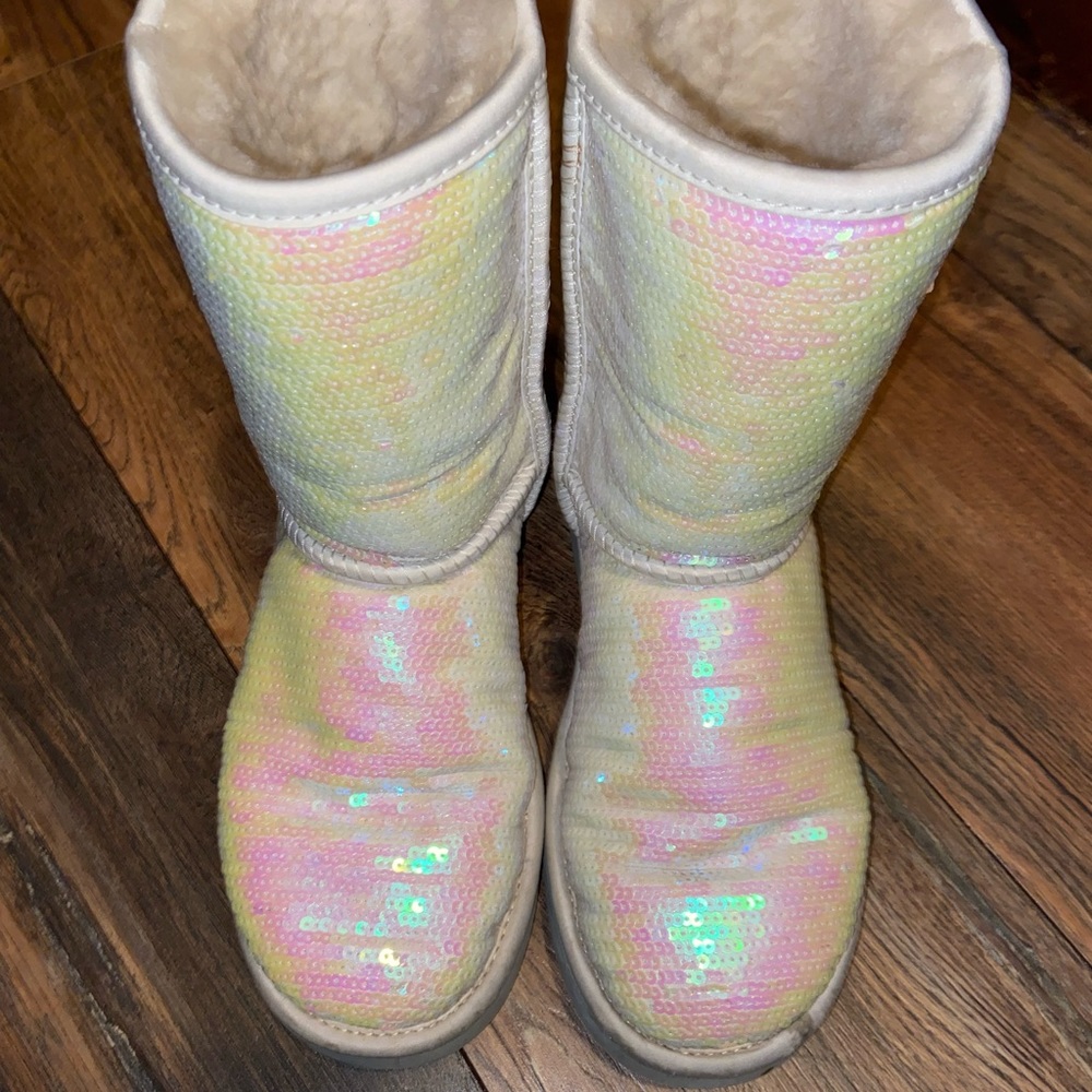 Uggs - Picture 2 of 6